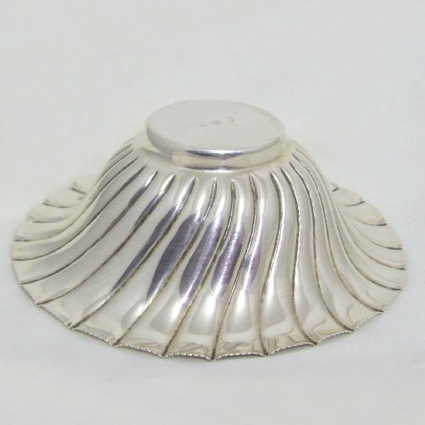 (a1008)Saucer in punched silver.